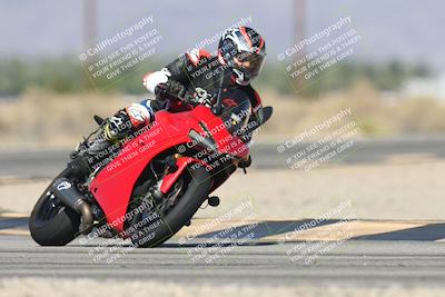 media/Oct-13-2025-Moto Forza (Mon) [[a66d839500]]/3-B Group/Session 3 (Turn 16)/